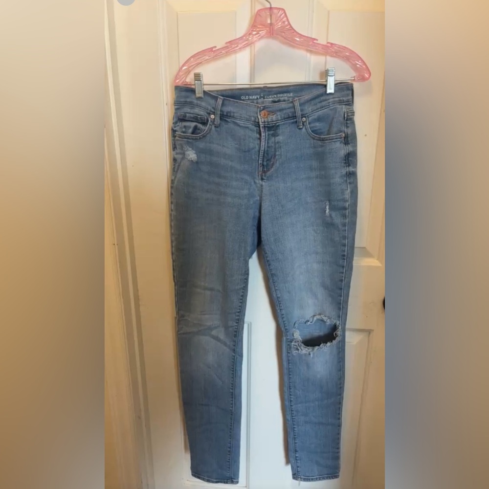 LIKE NEW Old Navy Curvy Mid-Rise Distressed Jeans - Size 6